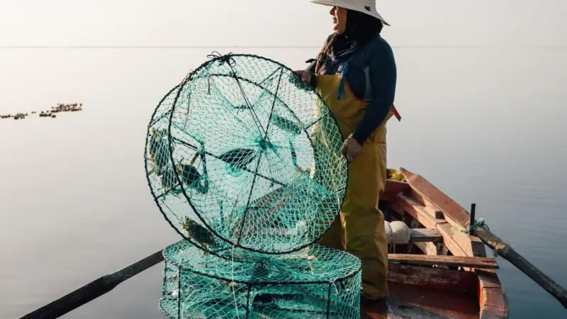 Tunisia fisherwoman