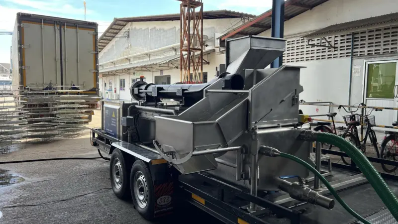 Humane stunning unit for farmed shrimp
