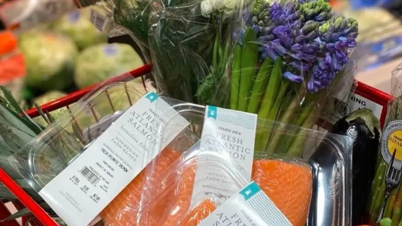 The image shows US branded Norwegian salmon on the supermarket shelves