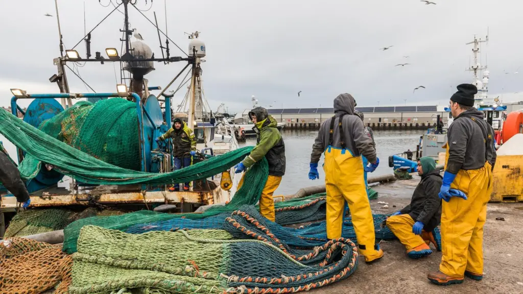 image of fishermen at Peterhead