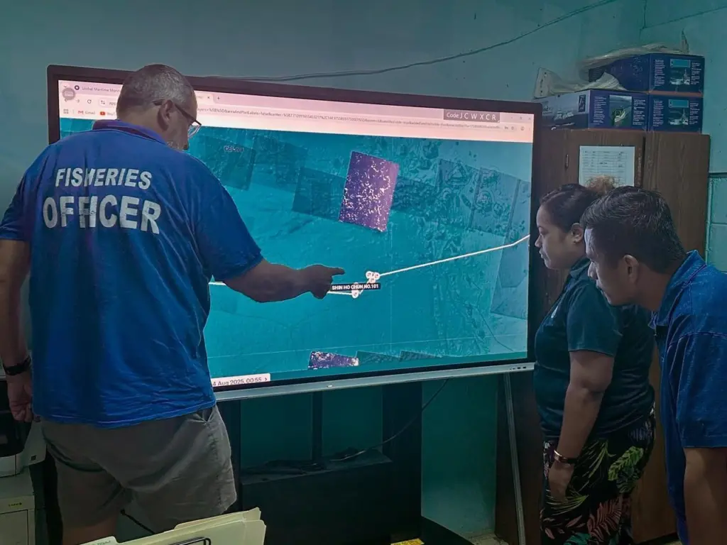 NZ MFAT-funded Fisheries Adviser assists NORMA officials in analysing the manoeuvring of an arriving vessel