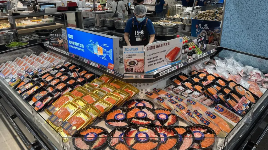 Fish counter with salmon at Hema Shenzhen in China
