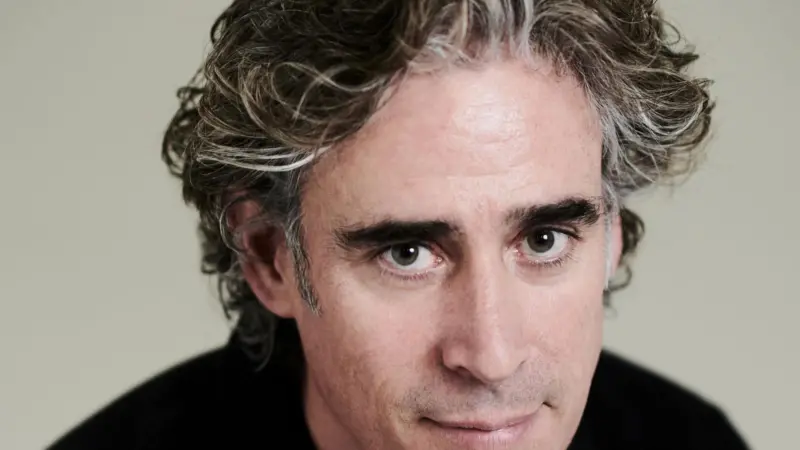 Stephen Mangan