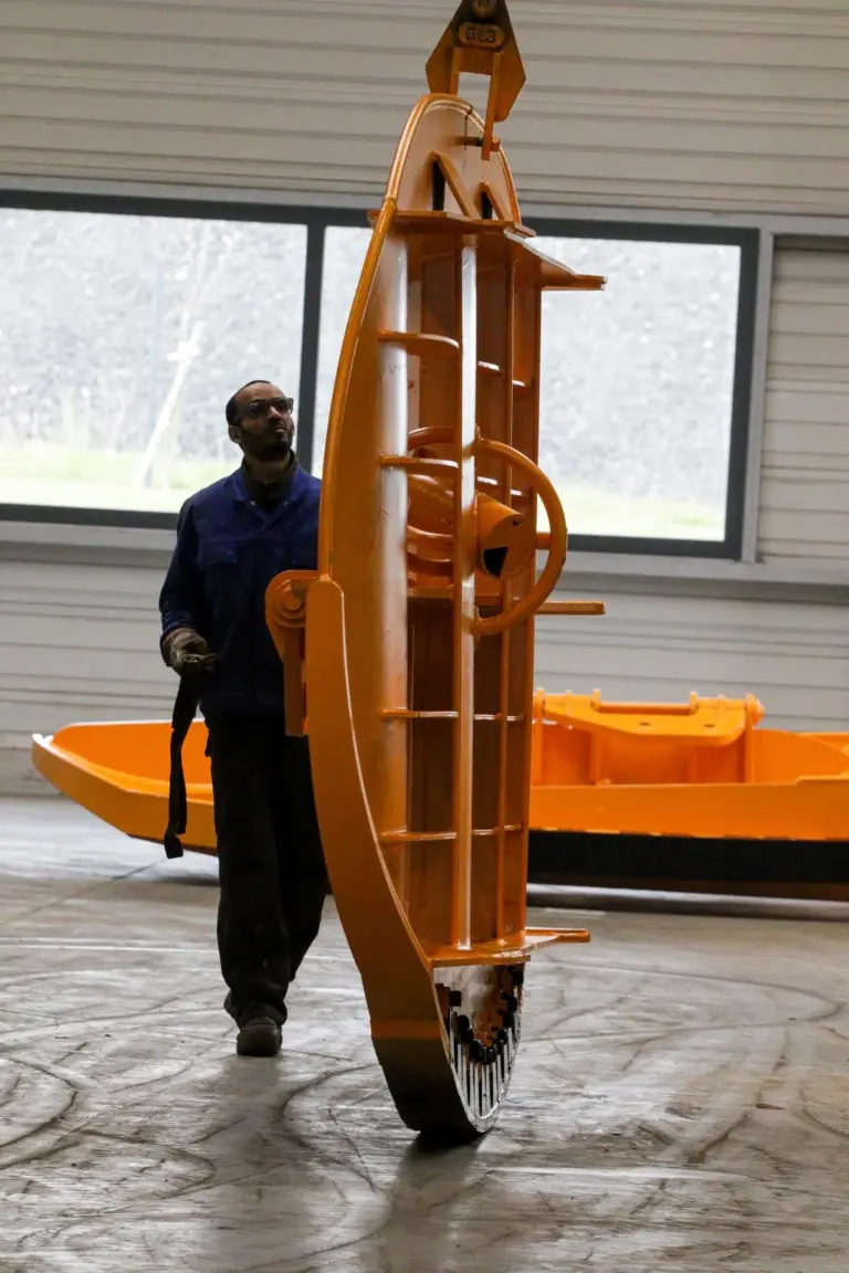 Trawl door production in the workshop