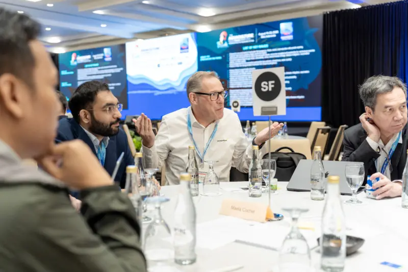 Discussions on shrimp feed at the interactive roundtable breakout sessions